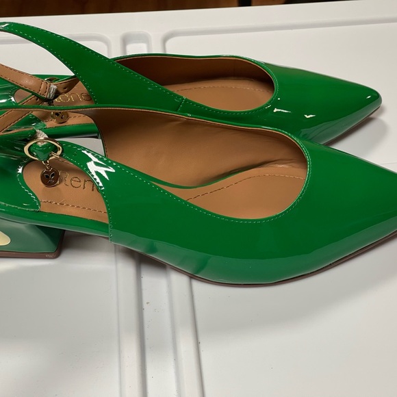 J. Renee Green Patent Leather Slingback Pumps, Size 7.5 WW - Picture 2 of 4
